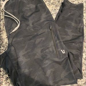 Men’s VUORI SUNDAY PERFORMANCE JOGGERS L Black Camo